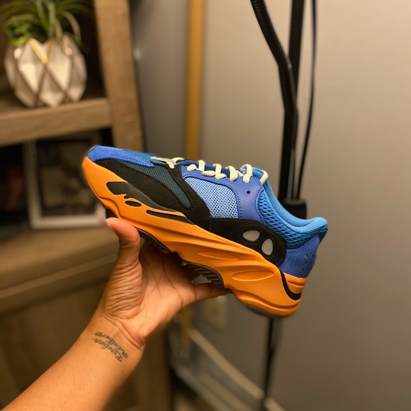 Adidas Yeezy Boost 700 - Picture 3 of 3